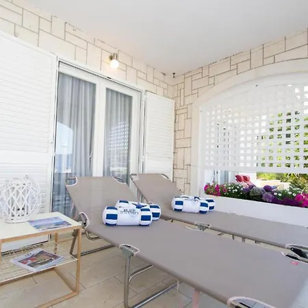Olea - With Loggia